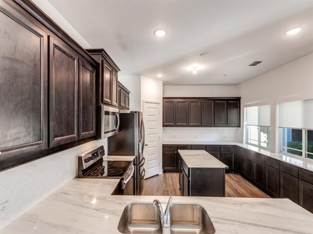 Building Photo - 532 Val Verde St