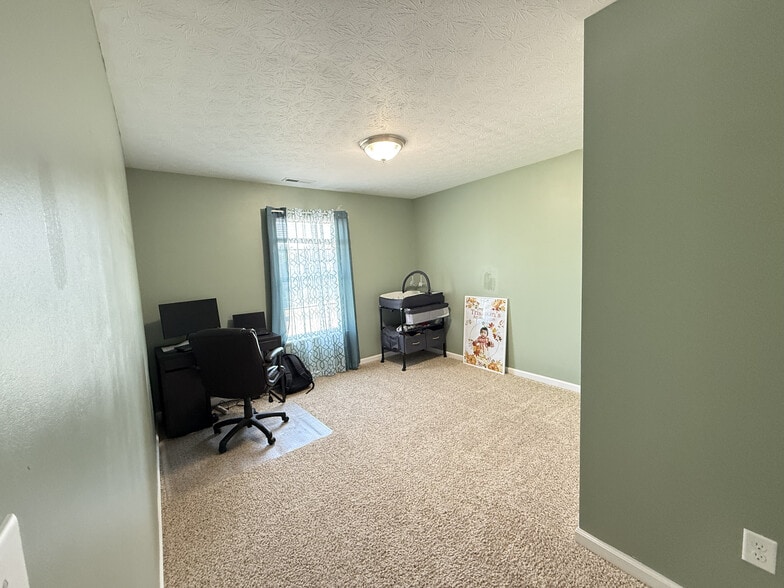 Building Photo - 2540 Sword Ct