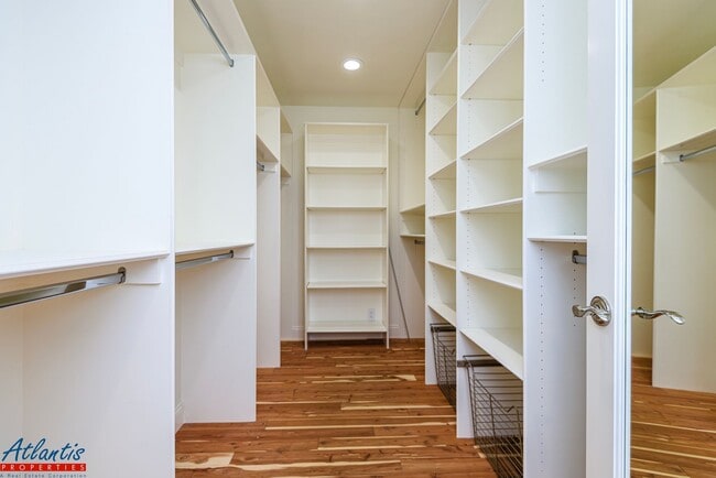 Building Photo - Stunning & Remodeled Home | Desirable Sara...