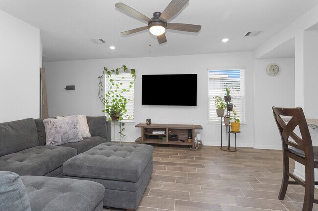 Building Photo - 5614 Grizzly Bear Wy