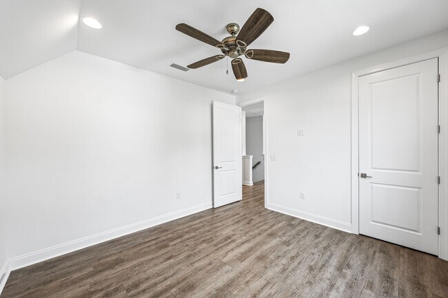 Building Photo - 106 Conifer Ct