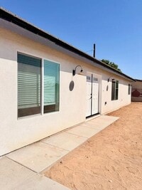 Building Photo - 16001 Live Oak St
