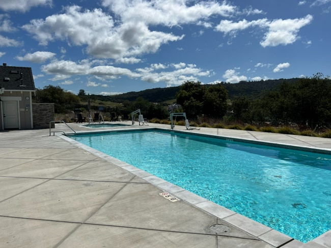 Building Photo - Gorgeous 4 bed, 2.5 bath in the Rice Ranch Community