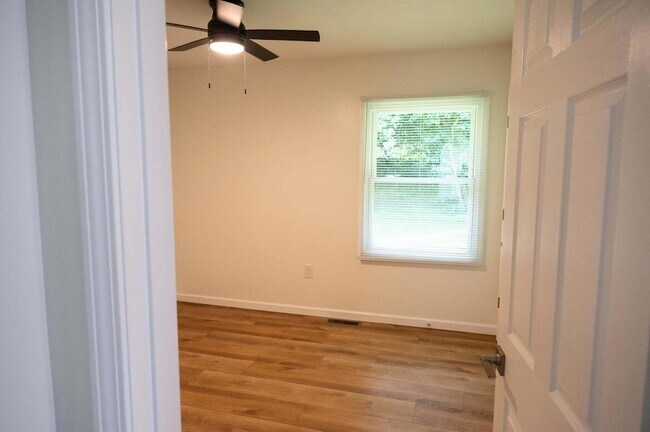 Building Photo - 208 Burley Way