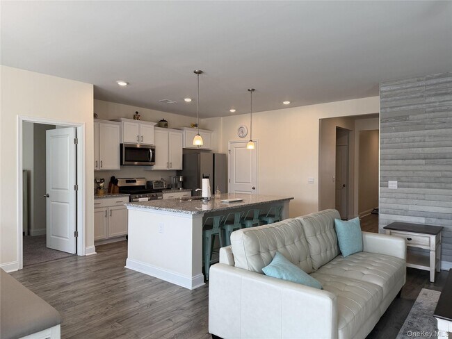 Building Photo - 261 Calhoun Fls Dr