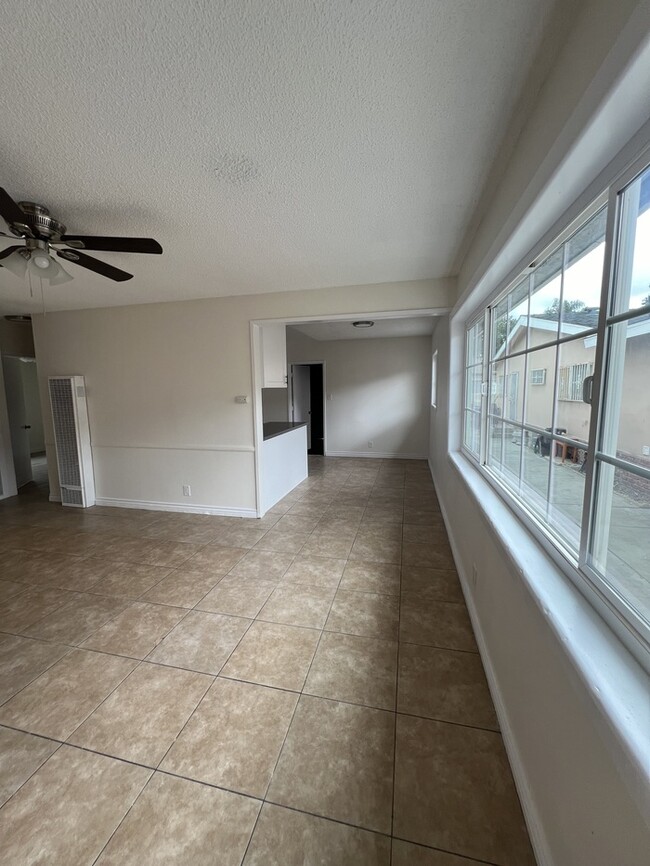 Building Photo - Remodeled 2 Bedroom in Long Beach City