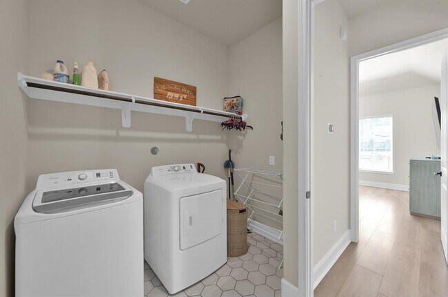 Building Photo - 10640 Red Tail Pl
