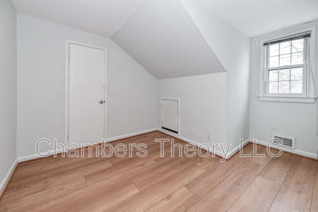 Building Photo - 3279 S Stafford St
