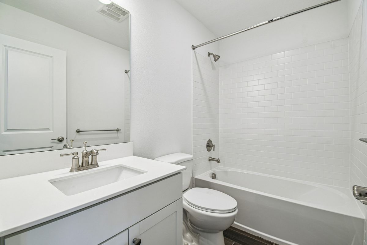 Building Photo - 1951 Risby Aly