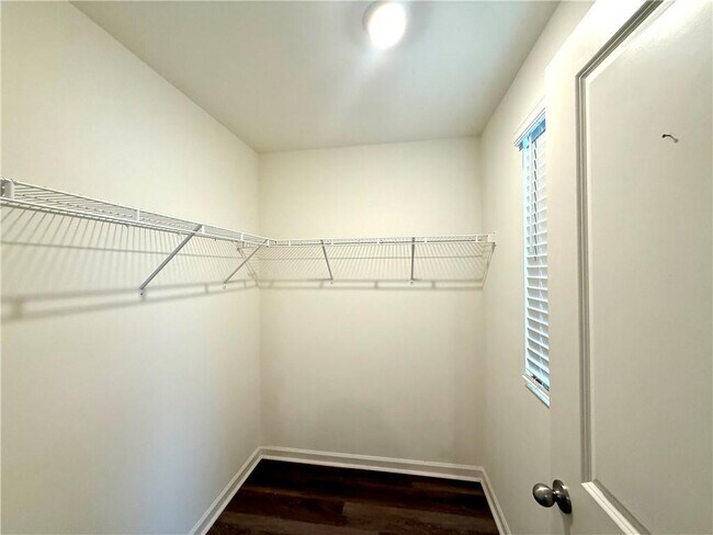 Building Photo - 119 Pond Ct