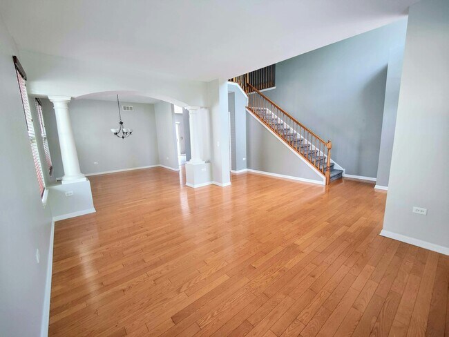 Building Photo - 793 Barclay Dr