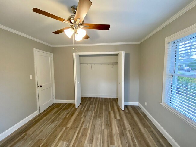 Building Photo - West AVL - Remodeled and Ready!