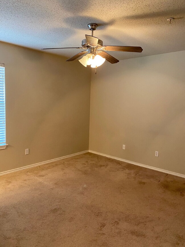 Building Photo - Spectacular Townhouse in Overton Area Minutes from Tech