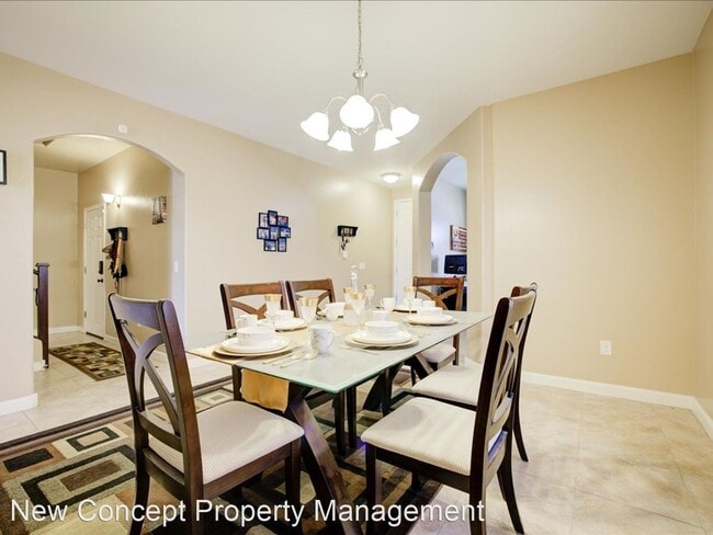 Building Photo - 4 br, 2.5 bath House - 240 West Hershel H ...