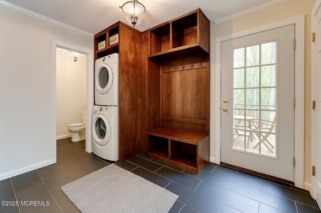 Building Photo - 19 Monterey Dr