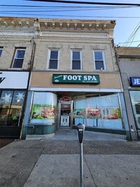 Building Photo - 180 Jericho Tpke
