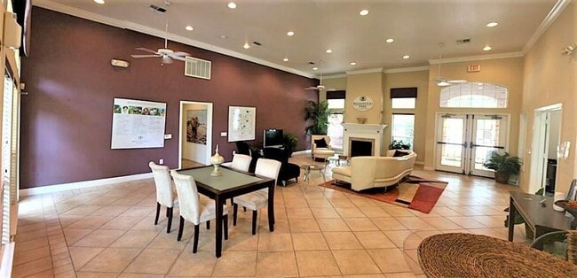 Building Photo - 2255 Braeswood Park Dr