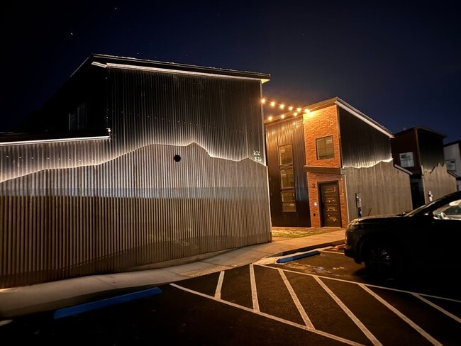 Building Photo - Steel Hollow Cottage Community