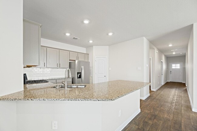 Building Photo - 142 Solitude Dr