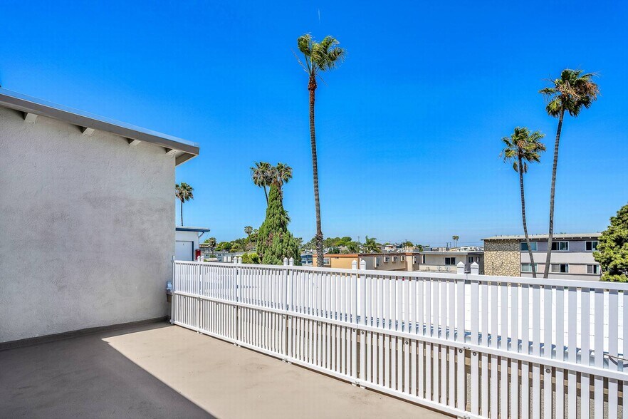 Building Photo - 1440 Manhattan Beach Blvd