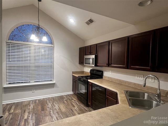 Building Photo - 3033 Des Prez Avenue