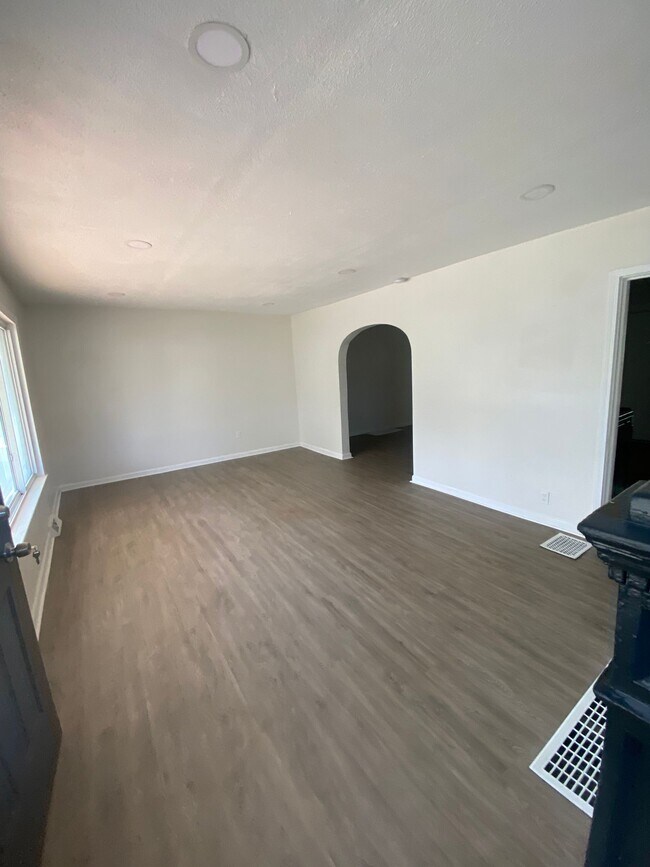 Building Photo - 2303 E 29th St