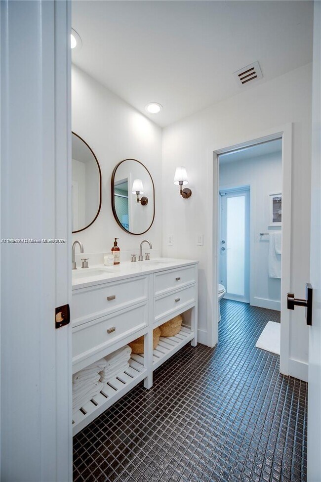 Building Photo - 11905 SW 67th Ave