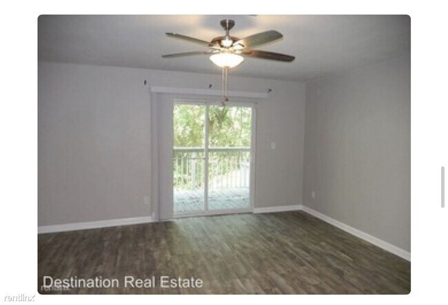 Building Photo - 2 br, 2.5 bath Triplex - 4883 Old Bainbrid...