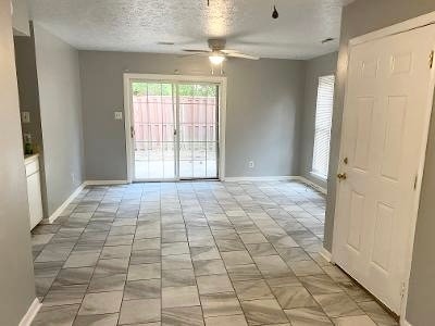 Building Photo - 731 Hedgelawn Way