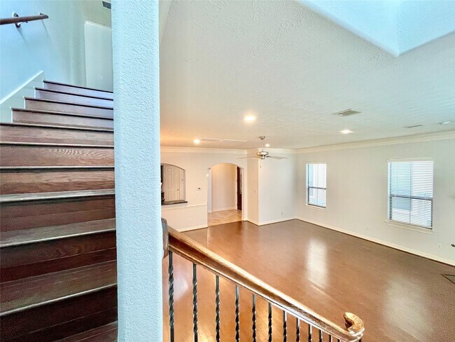 Building Photo - 11643 Royal Oaks View