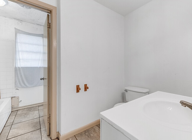 Building Photo - 1124 Wheeler St