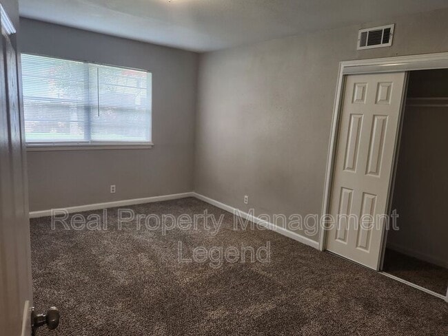 Building Photo - 7009 Corona Dr