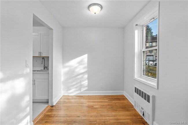 Building Photo - 700 Scarsdale Ave