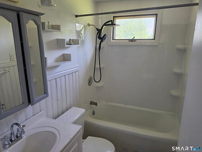 Building Photo - 68 Geissler Dr
