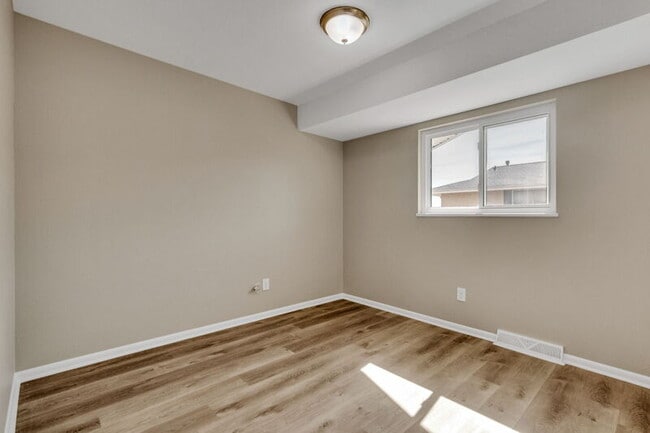 Building Photo - 3913 S Boston St