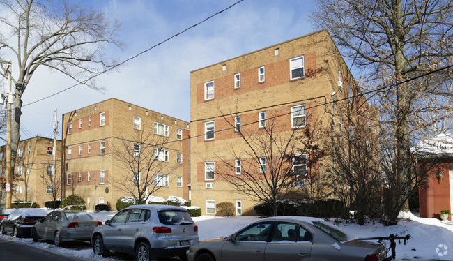 Primary Photo - Devonshire Apartments