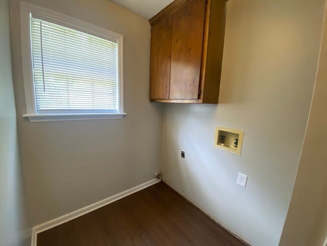 Building Photo - 6107 Vinnie Dr