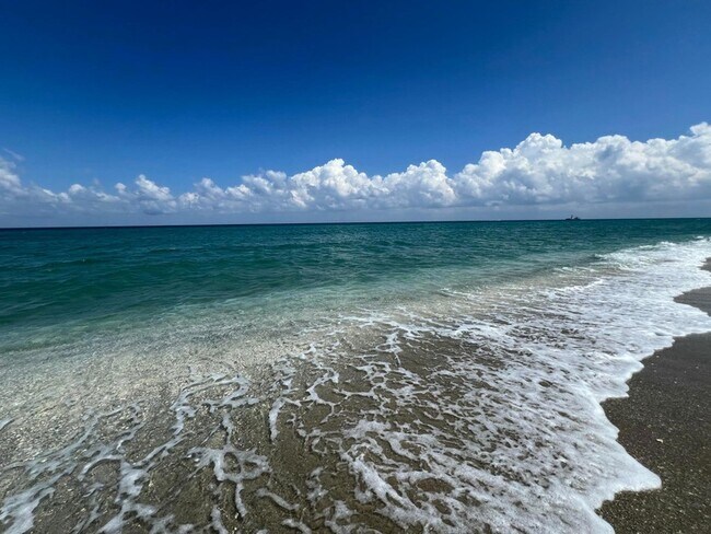 Building Photo - 5420 N Ocean Dr