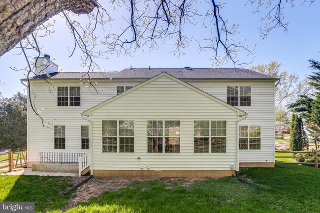Building Photo - 9874 Foxhill Ct