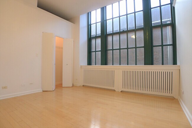 Building Photo - 807 Church St