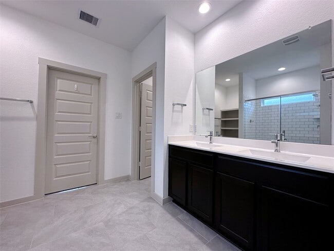 Building Photo - 29402 Ella Larchmont Ct