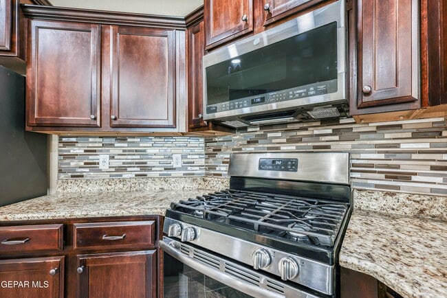 Building Photo - 5525 Valley Cedar Dr