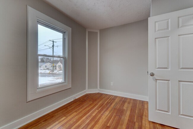 Building Photo - Newly Renovated Single Family available Now!