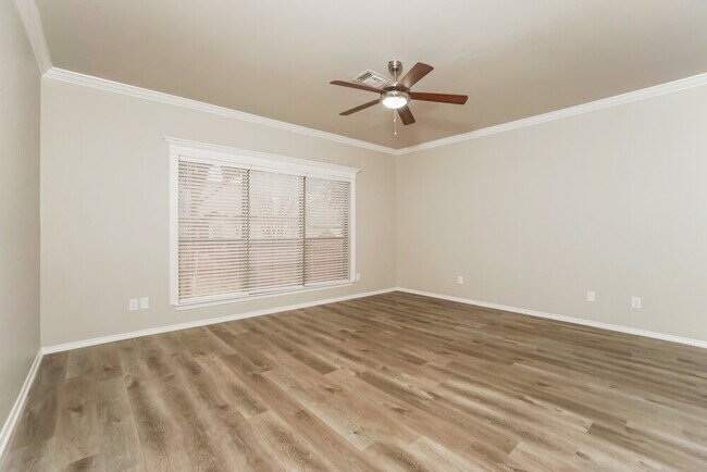 Building Photo - 10 Marella Dr