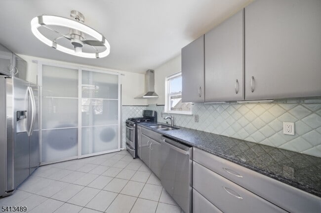 Building Photo - 8 Jennifer Dr