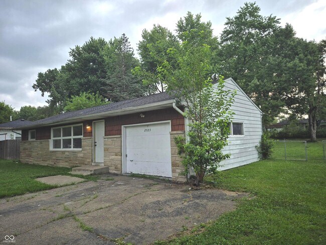 Building Photo - 2725 Kristen Dr W