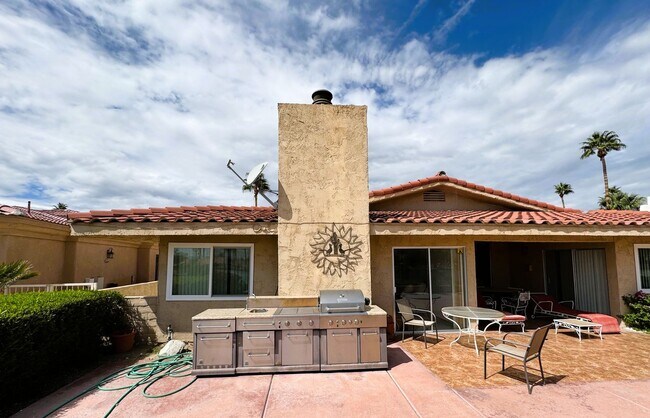 Building Photo - 9350 Clubhouse Blvd