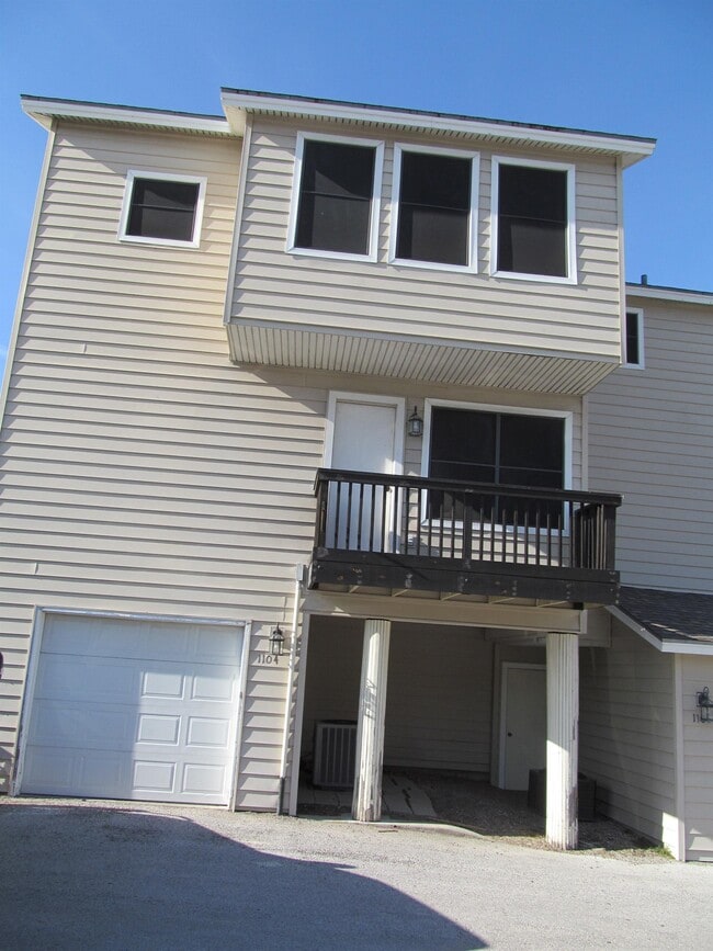 Primary Photo - 4401 River Valley Dr