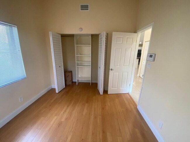 Building Photo - 3090 S Oakland Forest Dr