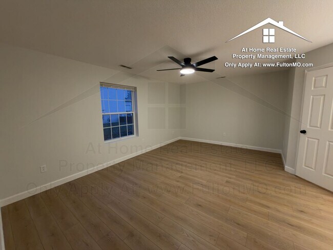 Building Photo - 1011-1013 Greystone Court